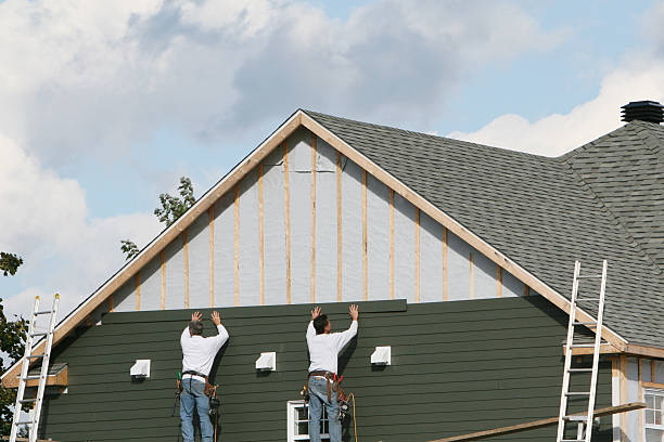 Professional Siding Contractor technician working in Pinehurst, TX